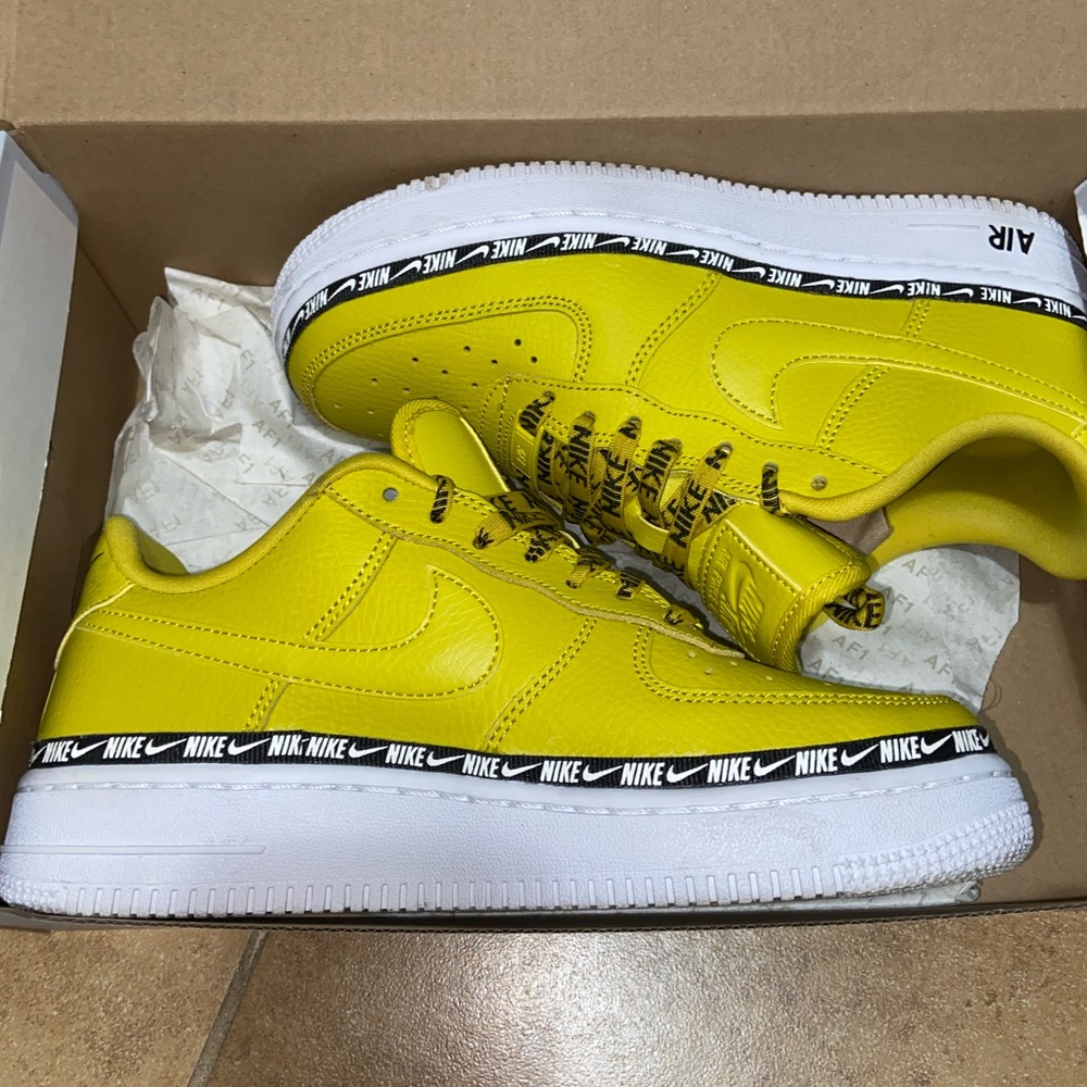 Air Force 1 ‘07 SE PRM “Bright Citron” Women’s 7